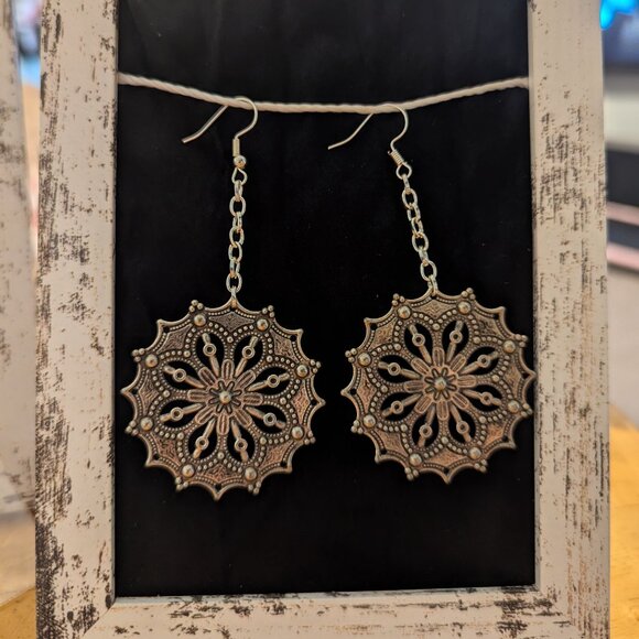 Jewelry - Pair of Earrings